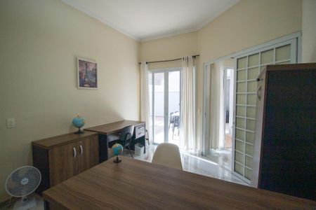 Casa de condomínio para alugar com 235m², 4 quartos e 4 vagas Casa de condomínio para alugar com 235m², 4 quartos e 4 vagasEscritorio