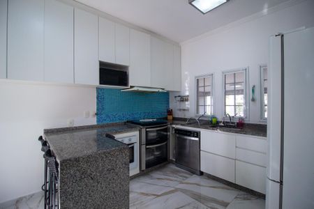 Casa de condomínio para alugar com 235m², 4 quartos e 4 vagas Casa de condomínio para alugar com 235m², 4 quartos e 4 vagasCozinha
