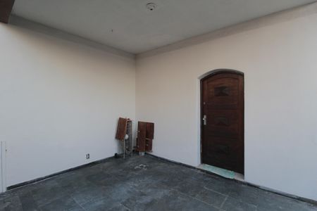 Garagem de casa para alugar com 2 quartos, 125m² em Santa Branca, Belo Horizonte
