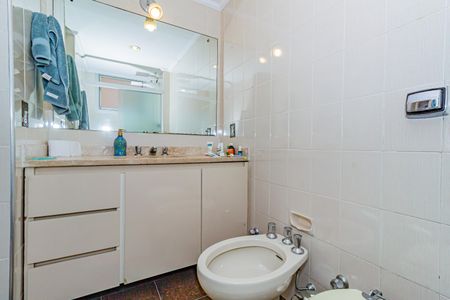 Apartamento à venda com 127m², 4 quartos e 2 vagas Apartamento à venda com 127m², 4 quartos e 2 vagasBanheiro da Suíte