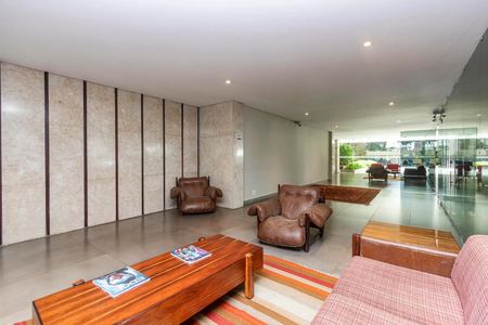 Apartamento à venda com 127m², 4 quartos e 2 vagas Apartamento à venda com 127m², 4 quartos e 2 vagasHall social