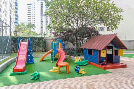 Apartamento à venda com 127m², 4 quartos e 2 vagas Apartamento à venda com 127m², 4 quartos e 2 vagasÁrea comum - Playground