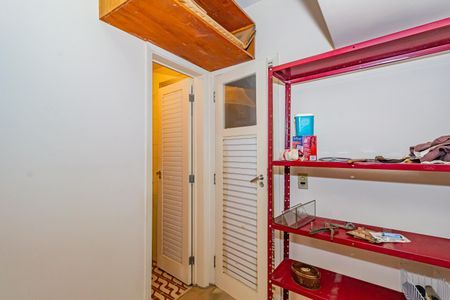 Apartamento à venda com 127m², 4 quartos e 2 vagas Apartamento à venda com 127m², 4 quartos e 2 vagasQuarto de Serviço