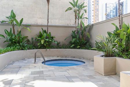 Apartamento à venda com 127m², 4 quartos e 2 vagas Apartamento à venda com 127m², 4 quartos e 2 vagasÁrea comum - Piscina