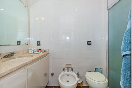Apartamento à venda com 127m², 4 quartos e 2 vagas Apartamento à venda com 127m², 4 quartos e 2 vagasBanheiro da Suíte