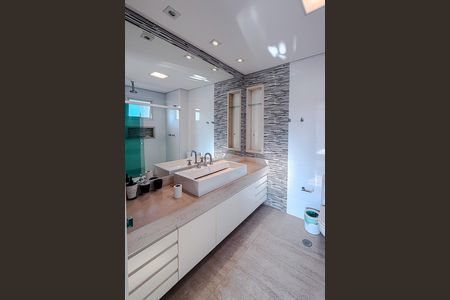 Apartamento à venda com 150m², 3 quartos e 4 vagas Apartamento à venda com 150m², 3 quartos e 4 vagasBanheiro da Suíte 2