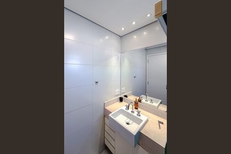 Apartamento à venda com 150m², 3 quartos e 4 vagas Apartamento à venda com 150m², 3 quartos e 4 vagasBanheiro da Suíte 1