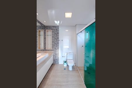 Apartamento à venda com 150m², 3 quartos e 4 vagas Apartamento à venda com 150m², 3 quartos e 4 vagasBanheiro da Suíte 2