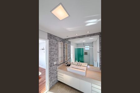 Apartamento à venda com 150m², 3 quartos e 4 vagas Apartamento à venda com 150m², 3 quartos e 4 vagasBanheiro da Suíte 2