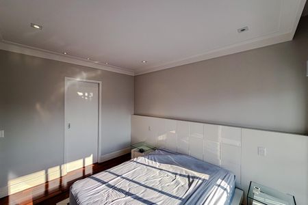 Apartamento à venda com 150m², 3 quartos e 4 vagas Apartamento à venda com 150m², 3 quartos e 4 vagasQuarto 2 - Suíte