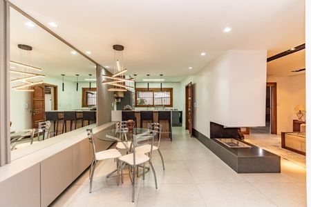 Casa para alugar com 311m², 4 quartos e 4 vagas