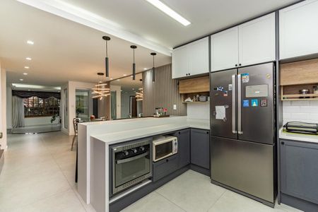 Casa para alugar com 311m², 4 quartos e 4 vagas