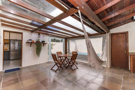 Casa para alugar com 311m², 4 quartos e 4 vagas