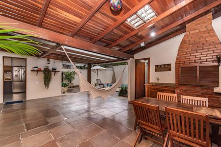 Casa para alugar com 311m², 4 quartos e 4 vagas
