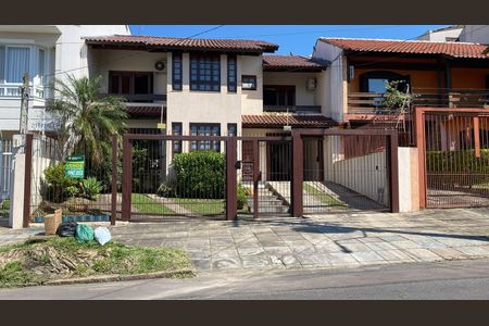 Casa para alugar com 311m², 4 quartos e 4 vagas