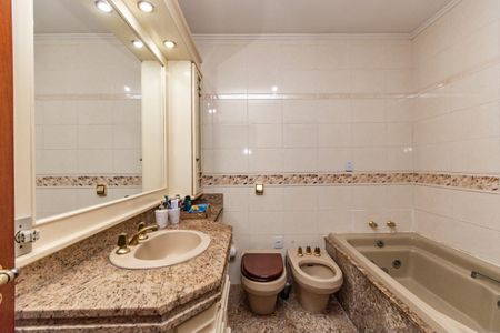 Casa para alugar com 311m², 4 quartos e 4 vagas