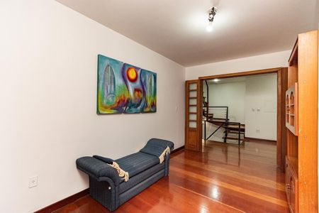 Casa para alugar com 311m², 4 quartos e 4 vagas