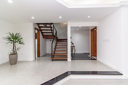 Casa para alugar com 311m², 4 quartos e 4 vagas
