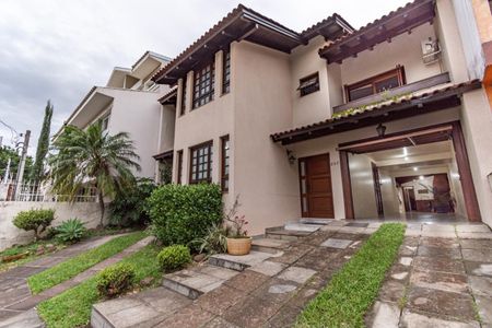 Casa para alugar com 311m², 4 quartos e 4 vagas