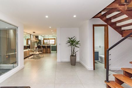 Casa para alugar com 311m², 4 quartos e 4 vagas