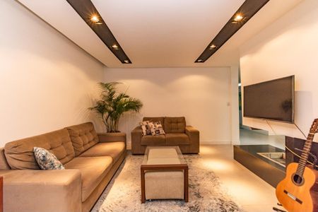Casa para alugar com 4 quartos, 311m² em Chácara das Pedras, Porto Alegre