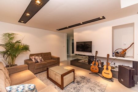 Casa para alugar com 311m², 4 quartos e 4 vagas