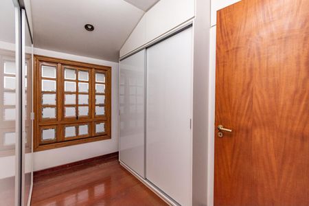 Casa para alugar com 311m², 4 quartos e 4 vagas