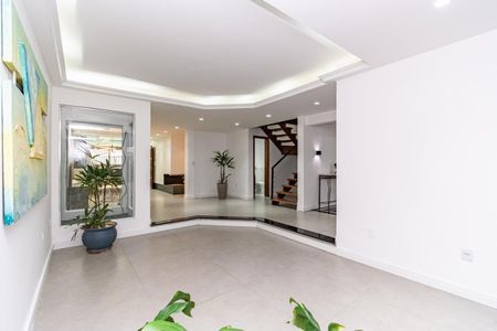 Casa para alugar com 311m², 4 quartos e 4 vagas