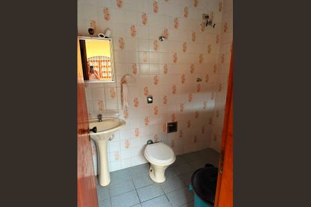 Banheiro de casa à venda com 3 quartos, 203m² em Vila Irmaos Arnoni, São Paulo