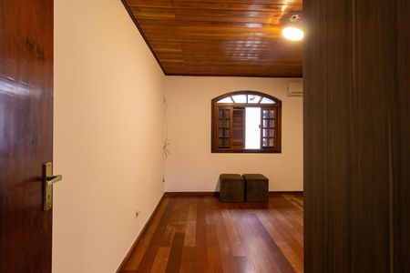 Casa para alugar com 450m², 5 quartos e 4 vagas Casa para alugar com 450m², 5 quartos e 4 vagasQuarto 3