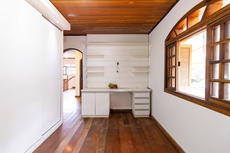 Casa para alugar com 450m², 5 quartos e 4 vagas Casa para alugar com 450m², 5 quartos e 4 vagasQuarto 2