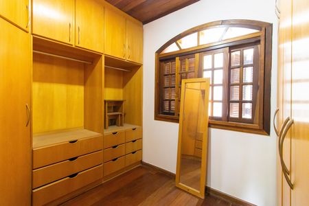 Casa para alugar com 450m², 5 quartos e 4 vagas Casa para alugar com 450m², 5 quartos e 4 vagasCloset do Quarto 4 - Suite Master