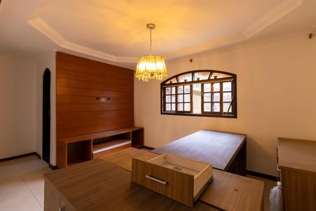 Casa para alugar com 450m², 5 quartos e 4 vagas Casa para alugar com 450m², 5 quartos e 4 vagasSala 2
