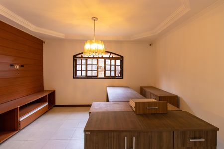 Casa para alugar com 450m², 5 quartos e 4 vagas Casa para alugar com 450m², 5 quartos e 4 vagasSala 2