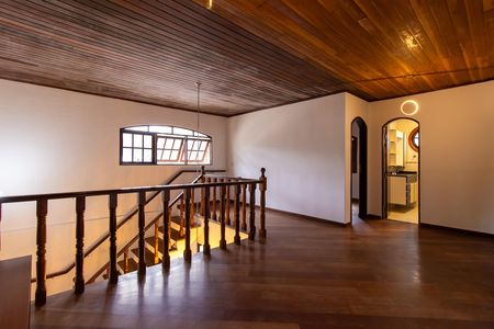 Casa para alugar com 450m², 5 quartos e 4 vagas Casa para alugar com 450m², 5 quartos e 4 vagasEspaço Andar superior