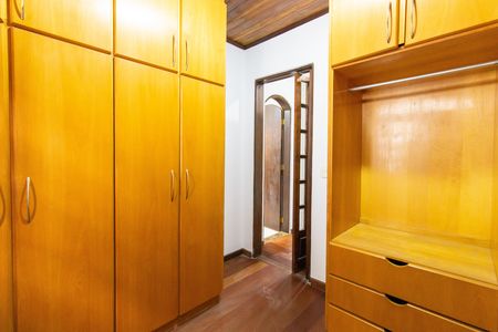 Casa para alugar com 450m², 5 quartos e 4 vagas Casa para alugar com 450m², 5 quartos e 4 vagasCloset do Quarto 4 - Suite Master