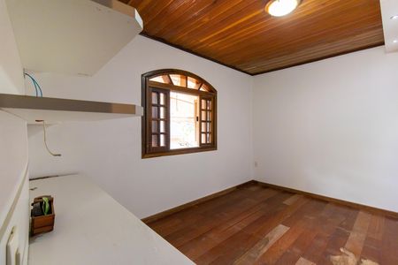 Casa para alugar com 450m², 5 quartos e 4 vagas Casa para alugar com 450m², 5 quartos e 4 vagasQuarto 2