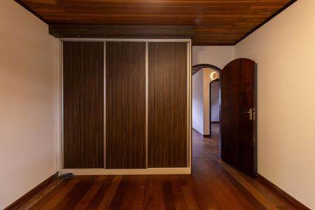 Casa para alugar com 450m², 5 quartos e 4 vagas Casa para alugar com 450m², 5 quartos e 4 vagasQuarto 3 - Armários