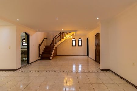 Casa para alugar com 450m², 5 quartos e 4 vagas Casa para alugar com 450m², 5 quartos e 4 vagasSala
