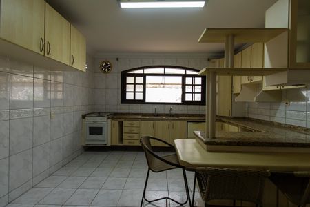 Casa para alugar com 450m², 5 quartos e 4 vagas Casa para alugar com 450m², 5 quartos e 4 vagasCozinha