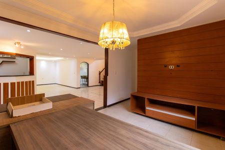 Casa para alugar com 450m², 5 quartos e 4 vagas Casa para alugar com 450m², 5 quartos e 4 vagasSala 2