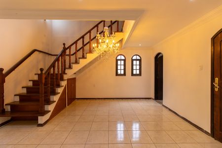 Casa para alugar com 450m², 5 quartos e 4 vagas Casa para alugar com 450m², 5 quartos e 4 vagasSala