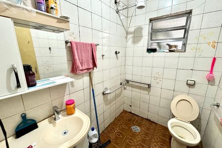 Banheiro de casa à venda com 3 quartos, 120m² em Jardim Laone, São Paulo