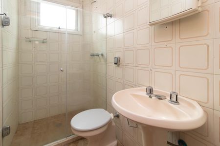 Banheiro de apartamento para alugar com 3 quartos, 150m² em Santana, Porto Alegre