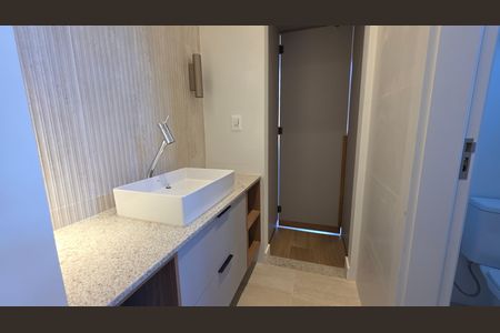 Casa à venda com 162m², 3 quartos e 2 vagas Casa à venda com 162m², 3 quartos e 2 vagasBanheiro semi suíte