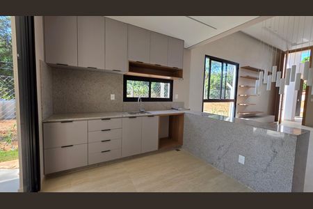 Casa à venda com 162m², 3 quartos e 2 vagas Casa à venda com 162m², 3 quartos e 2 vagasCozinha americana