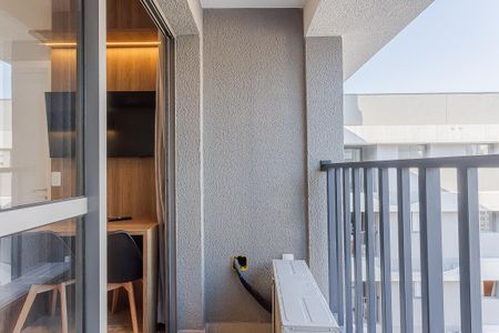 Varanda de kitnet/studio para alugar com 1 quarto, 25m² em Pinheiros, São Paulo