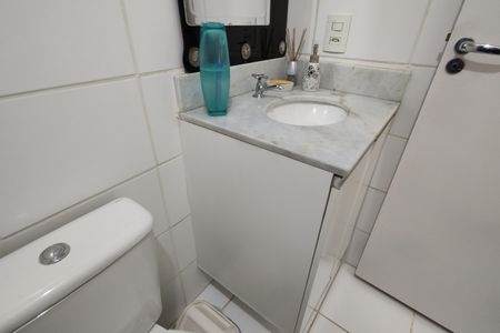 Apartamento à venda com 75m², 2 quartos e 1 vaga Apartamento à venda com 75m², 2 quartos e 1 vagaBanheiro Social