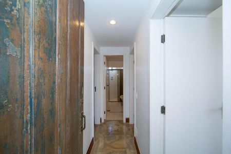 CORREDOR de apartamento à venda com 3 quartos, 110m² em Santo Antônio, Belo Horizonte