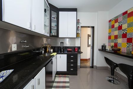 Apartamento à venda com 110m², 3 quartos e 2 vagas Apartamento à venda com 110m², 3 quartos e 2 vagasCOZINHA